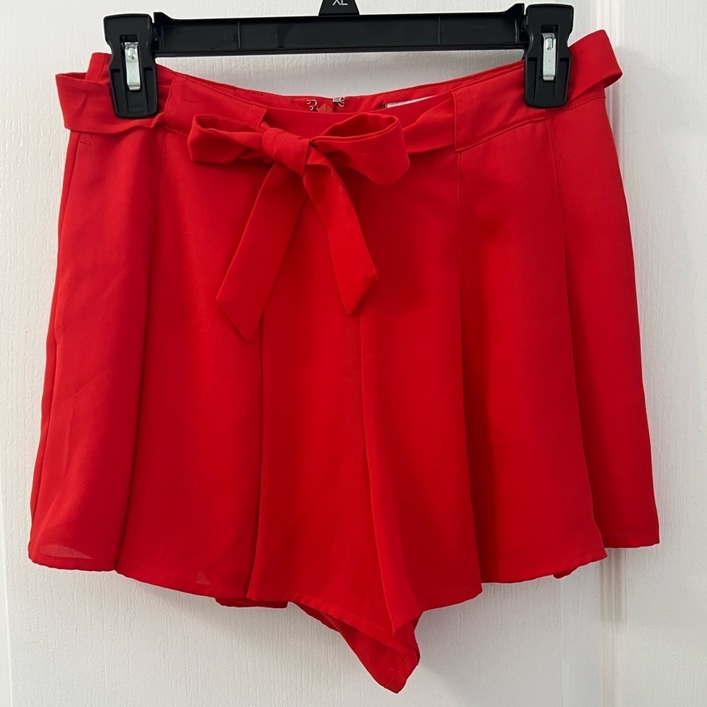 Aritzia Sunday Best Westley Flowy Shorts in Scarlet Red (Size 2) - Picture 6 of 13